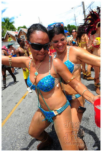 kadooment_day_blue_box_2012-146