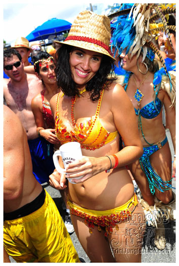 kadooment_day_blue_box_2012-152