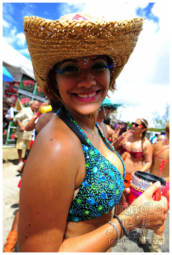 kadooment_day_blue_box_2012-157