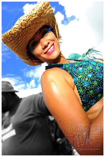 kadooment_day_blue_box_2012-158