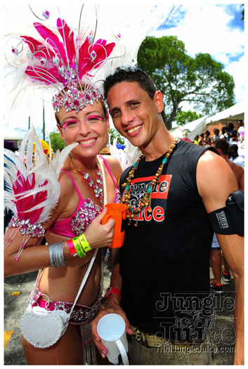 kadooment_day_blue_box_2012-163